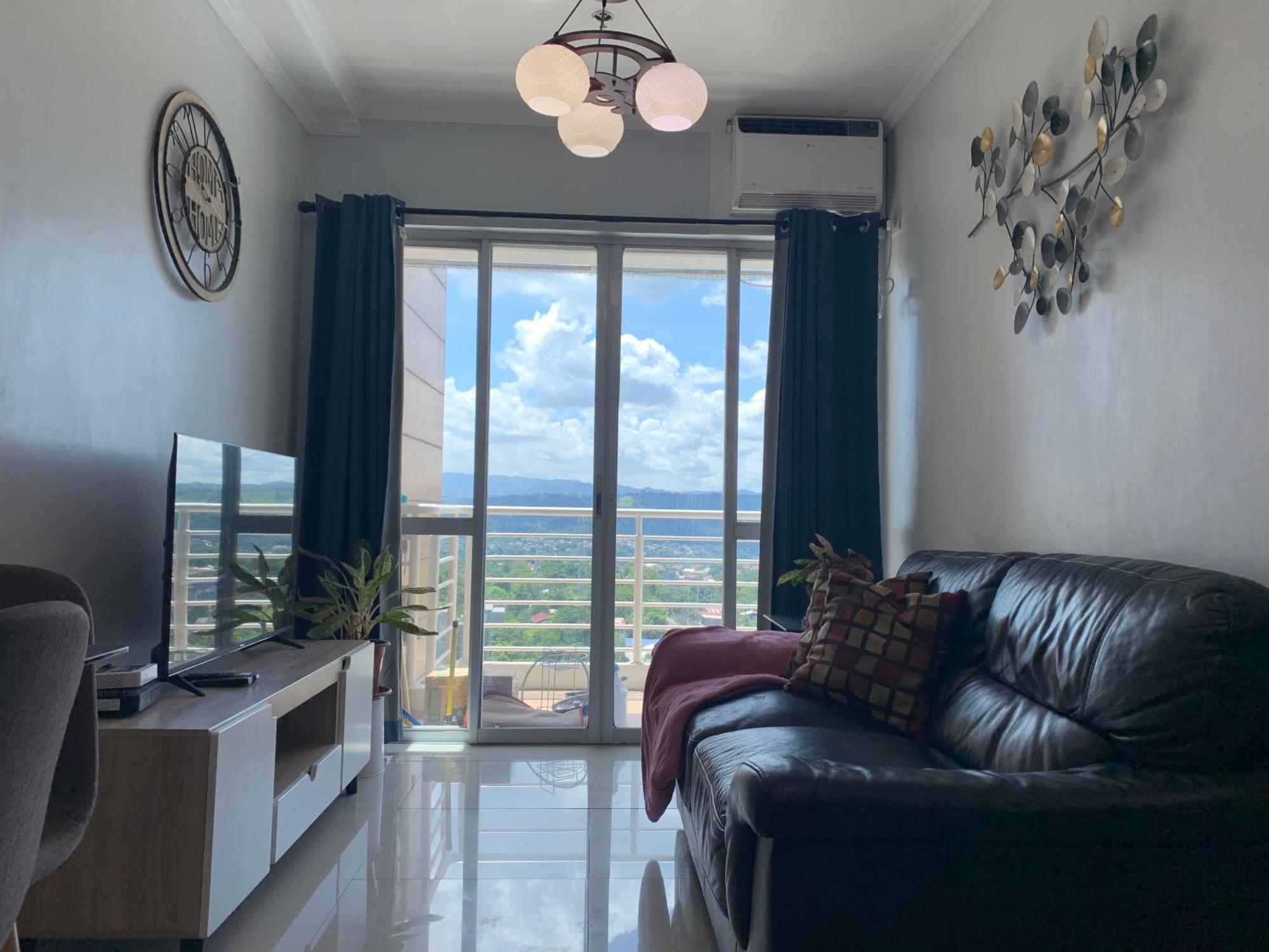Spacious 2-Bedroom Condo,Wifi,Netflix,Free Parking Cagayan de Oro Esterno foto